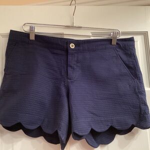 Lilly Pulitzer navy scalloped edge shorts size 10